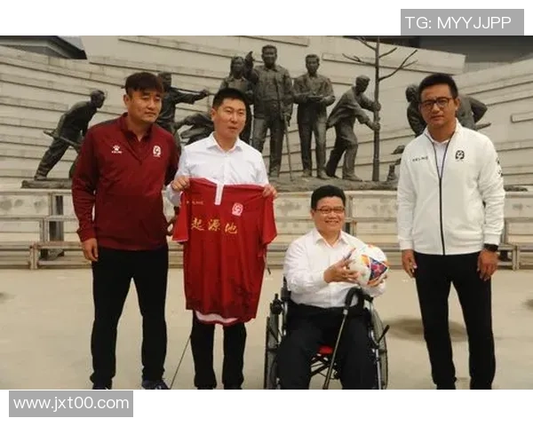 济南足球明星的崛起与奋斗历程探索成就与挑战的背后故事 济南足球明星的崛起与奋斗历程探索成就与挑战的背后故事