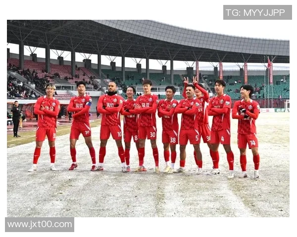 足球巨星惊喜抽奖视频引爆全场 热血时刻再现传奇对决 足球巨星惊喜抽奖视频引爆全场 热血时刻再现传奇对决