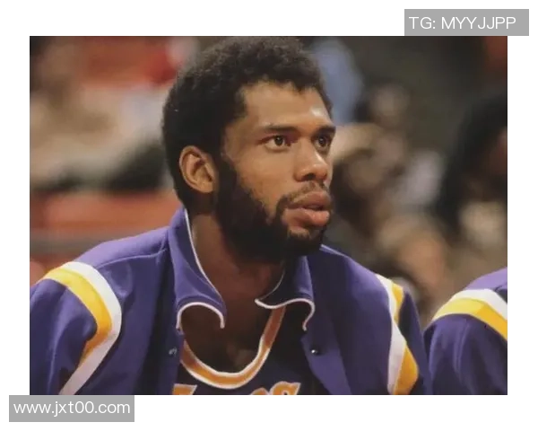 美国足球五大球星榜单揭晓他们的传奇成就与时代影响力 美国足球五大球星榜单揭晓他们的传奇成就与时代影响力